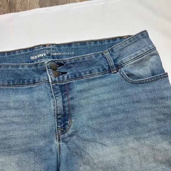 Old Navy Curvy Denim Shorts - Picture 2 of 6